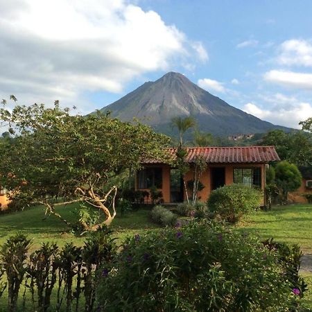 Cabinas Los Guayabos Hotel La Fortuna Exterior photo