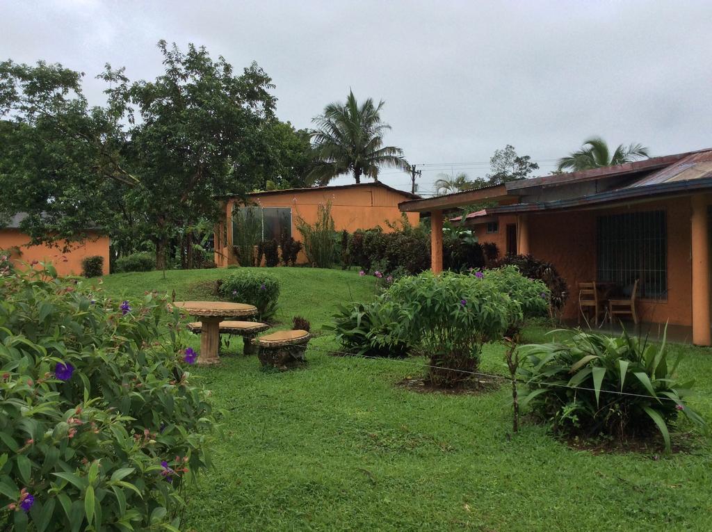 Cabinas Los Guayabos Hotel La Fortuna Exterior photo