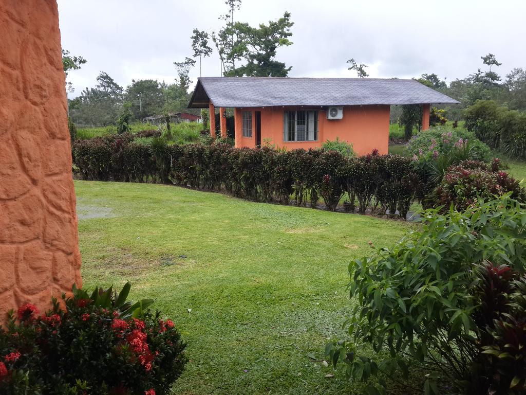 Cabinas Los Guayabos Hotel La Fortuna Exterior photo
