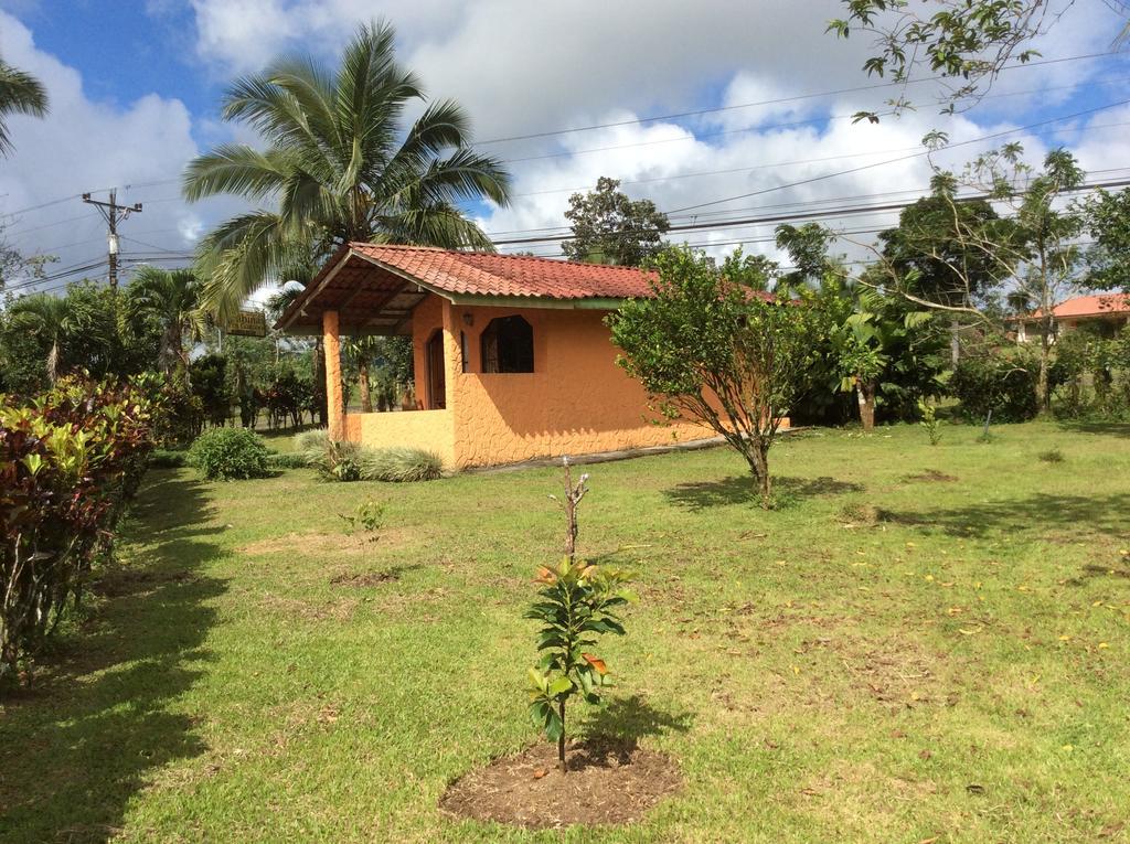 Cabinas Los Guayabos Hotel La Fortuna Exterior photo