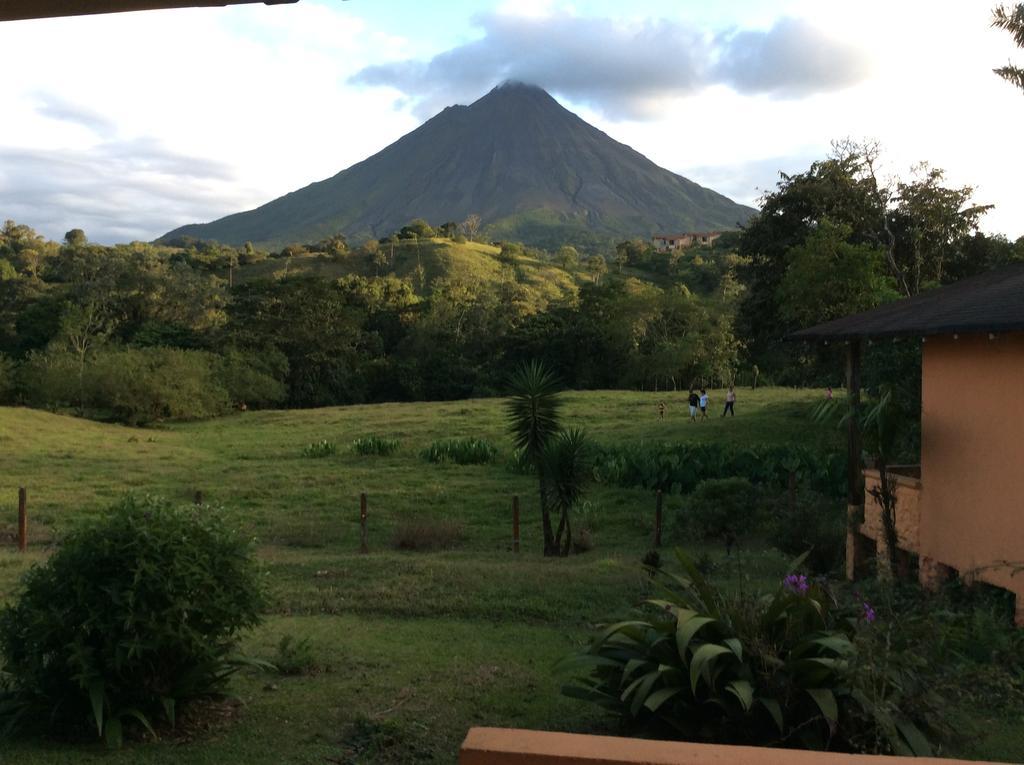 Cabinas Los Guayabos Hotel La Fortuna Exterior photo