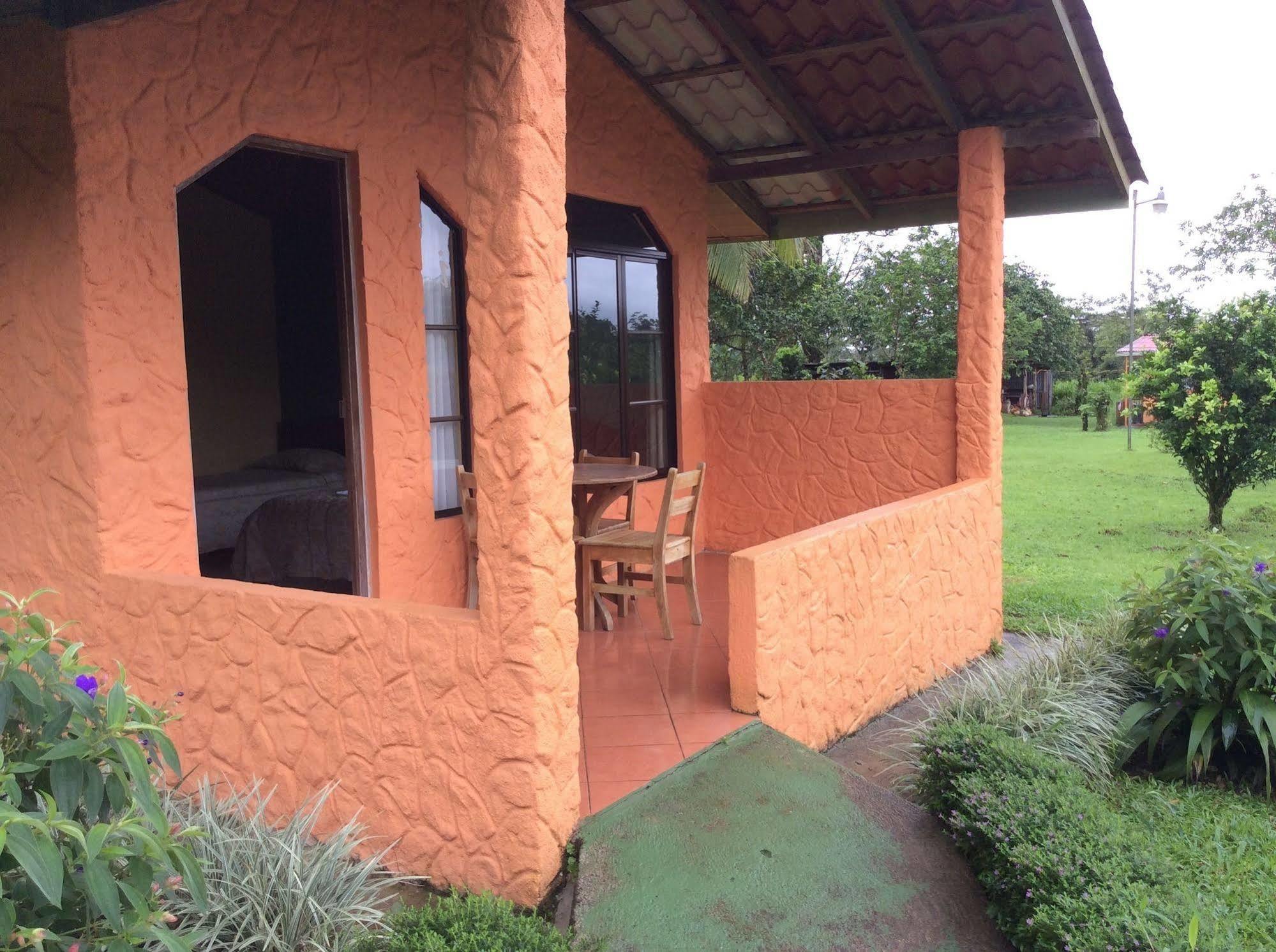 Cabinas Los Guayabos Hotel La Fortuna Exterior photo