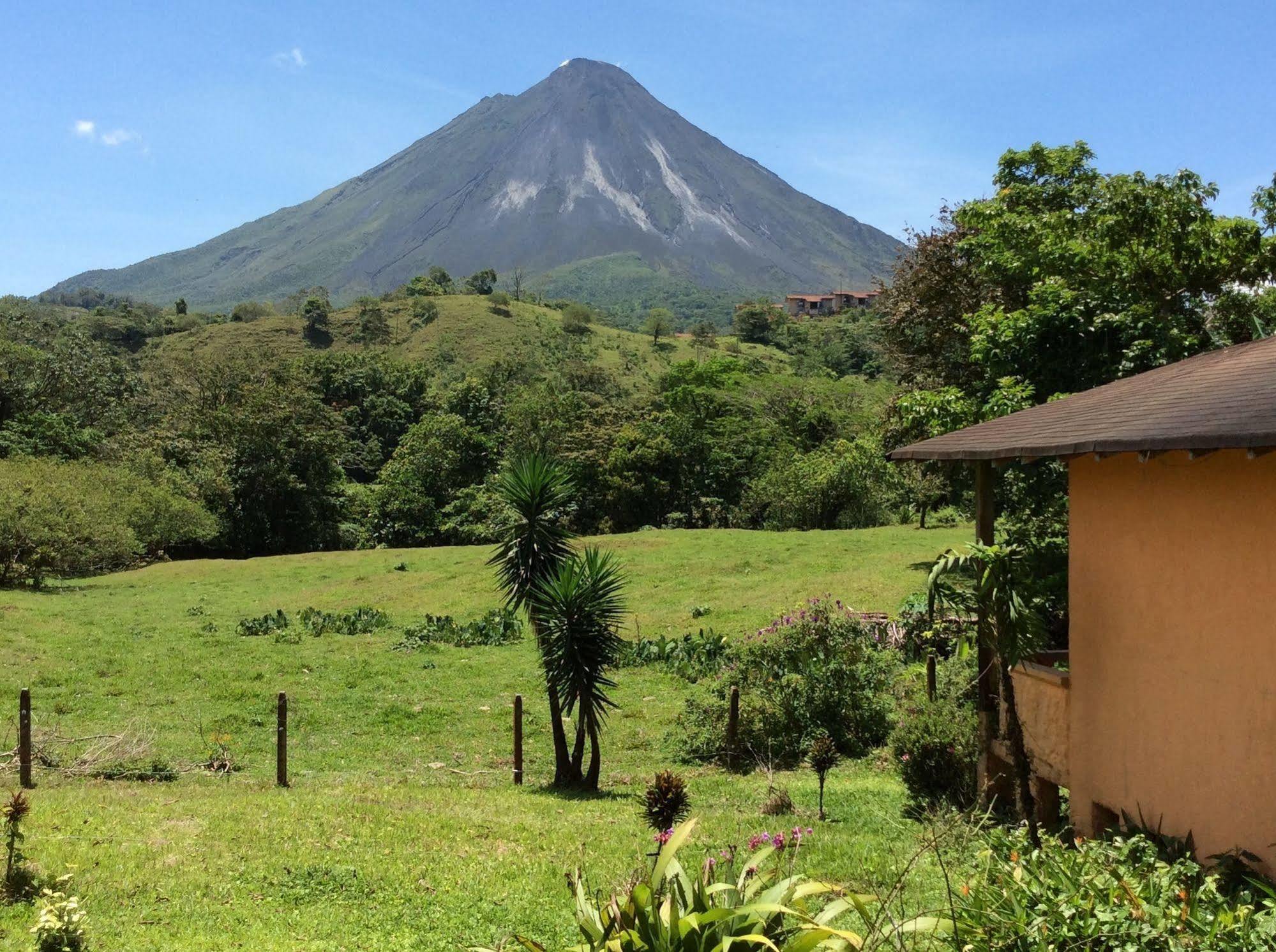 Cabinas Los Guayabos Hotel La Fortuna Exterior photo