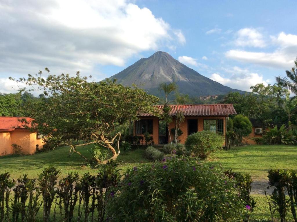 Cabinas Los Guayabos Hotel La Fortuna Exterior photo